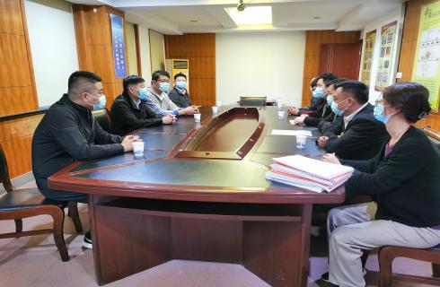 區(qū)委常委王榮明蒞臨華金市場檢查指導(dǎo)